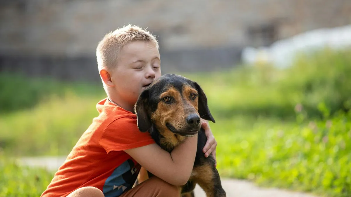 Kind und Hund
